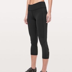 black lululemon cropped leggings